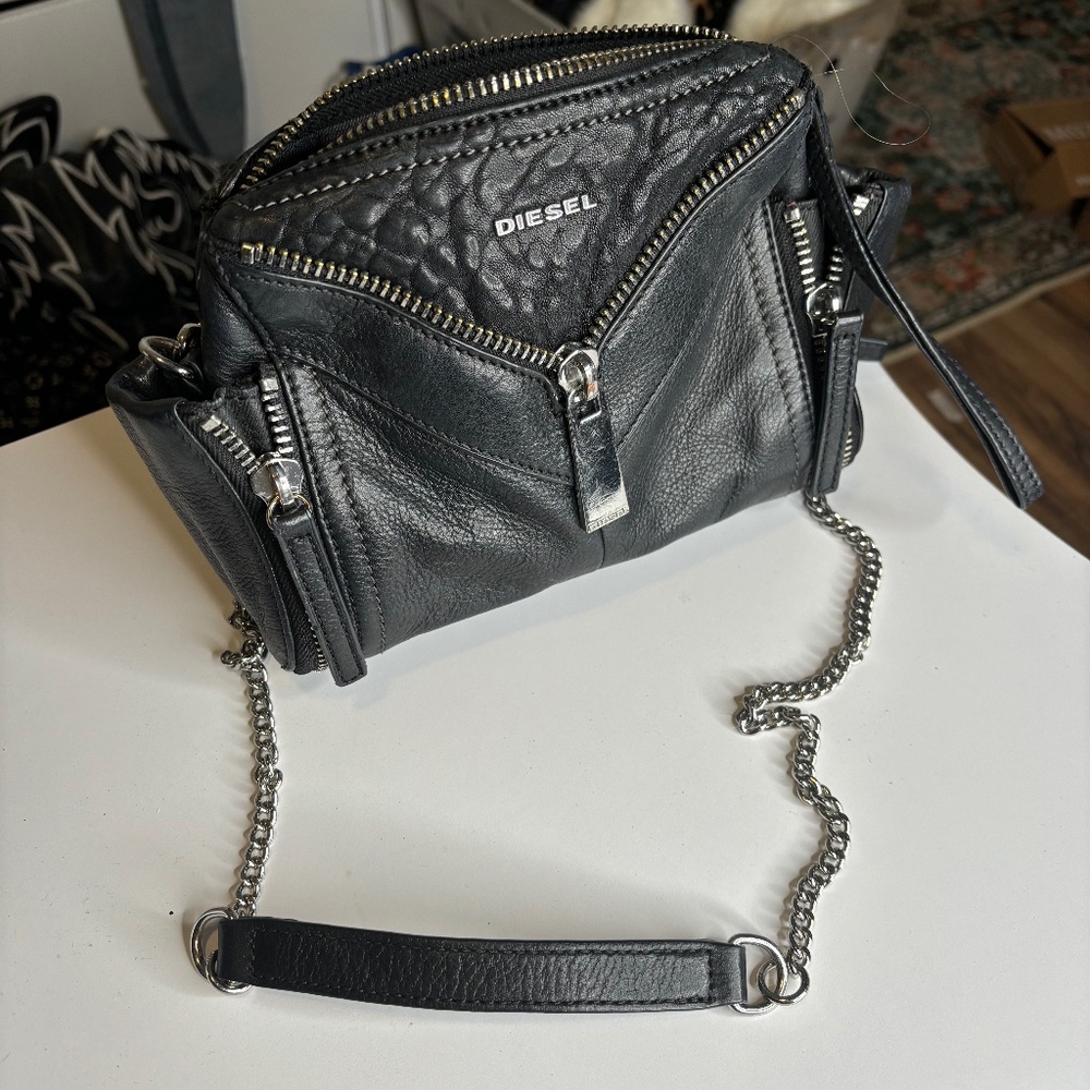 Diesel Le Zipper Leather Crossbody Sling Black Used Great Condition